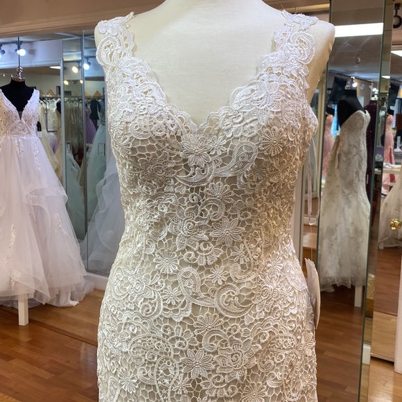 ⭐️SOLD⭐️ Maggie Sottero ivory over light gold wedding gown - Picture 6 of 14